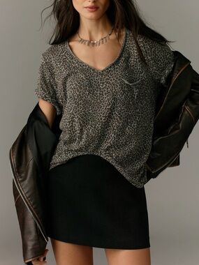 Anthropologie T.La Grey Animal Print Short Sleeve Classic V-neck Top Tee